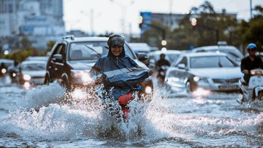 Tham gia giao thông mùa mưa và những điều cần lưu ý