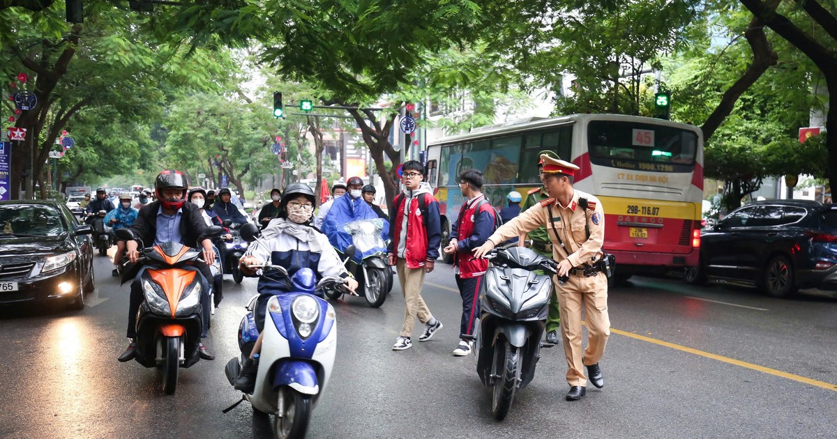 Lái xe an toàn ở khu vực đông đúc