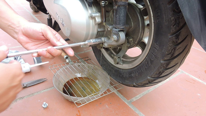 Hướng Dẫn Chi Tiết Cách Chăm Sóc Hộp Số & Cơ Cấu Truyền Động Xe Máy – Giữ Xe Luôn Ổn Định & Êm Mượt Khi Vận Hành