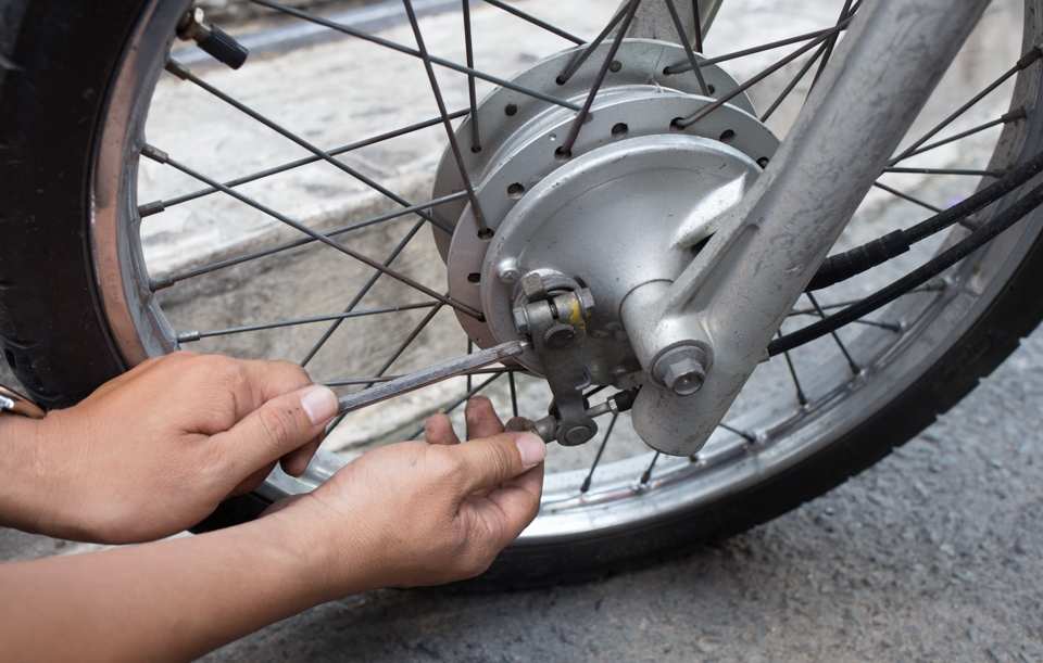 Tìm Thợ Sửa Xe Quận Tân Bình Uy Tín: Khắc Phục Lỗi Phanh Yếu, An Toàn Tối Ưu Cho Xe Máy và Ô Tô