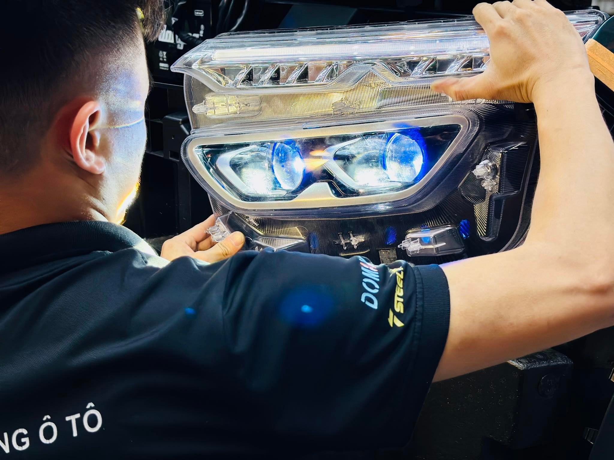Tìm Thợ Sửa Xe Tân Bình Uy Tín: Khắc Phục Lỗi Hệ Thống Đèn LED Thông Minh và Đèn Pha Tự Động