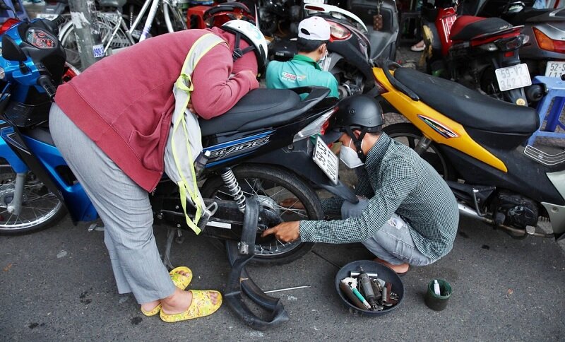 Tìm Thợ Sửa Xe Quận 12 Uy Tín: Khắc Phục Lỗi Xe Máy Bị Sập Máy Đột Ngột Khi Chạy