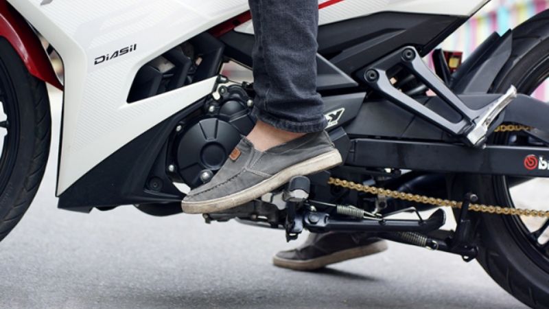 Tìm Thợ Sửa Xe Quận 8: Khắc Phục Lỗi Hộp Số Khó Vào, Kẹt Số, và Khó Chuyển Số