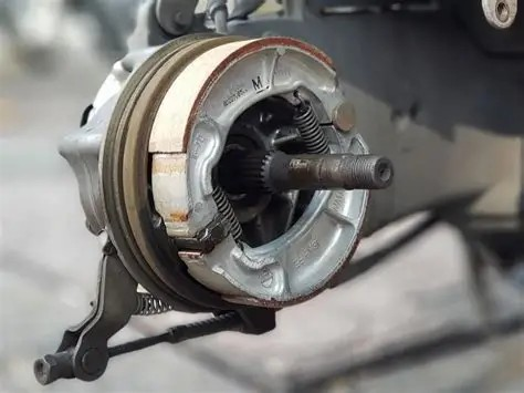 Thợ Sửa Xe Hoàng Gia Anh - Chuyên Xử Lý Kẹt Bố Thắng (Phanh Đùm) Tại Quận 7: Khôi Phục An Toàn Phanh Tuyệt Đối Cho Xe Của Bạn!